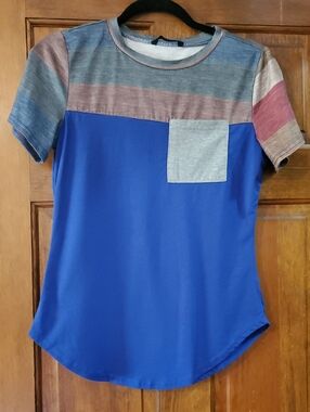 SHEIN Blue Colorblock Tee with Heathered Multi-Color Yoke